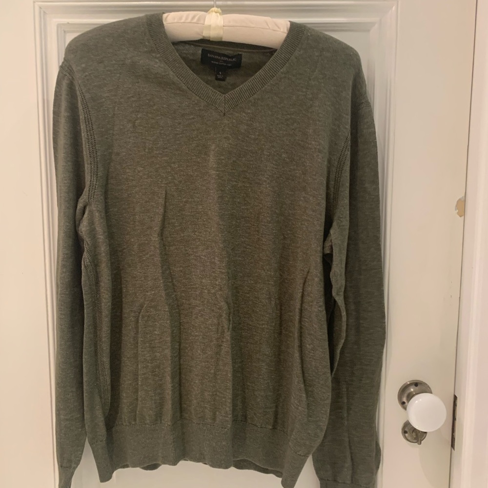 Banana Republic Men’s Dark Green V-Neck Sweater